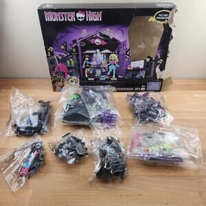 2015 Mega Bloks Monster High Graveyard Garden Party INCOMPLETE Read Description